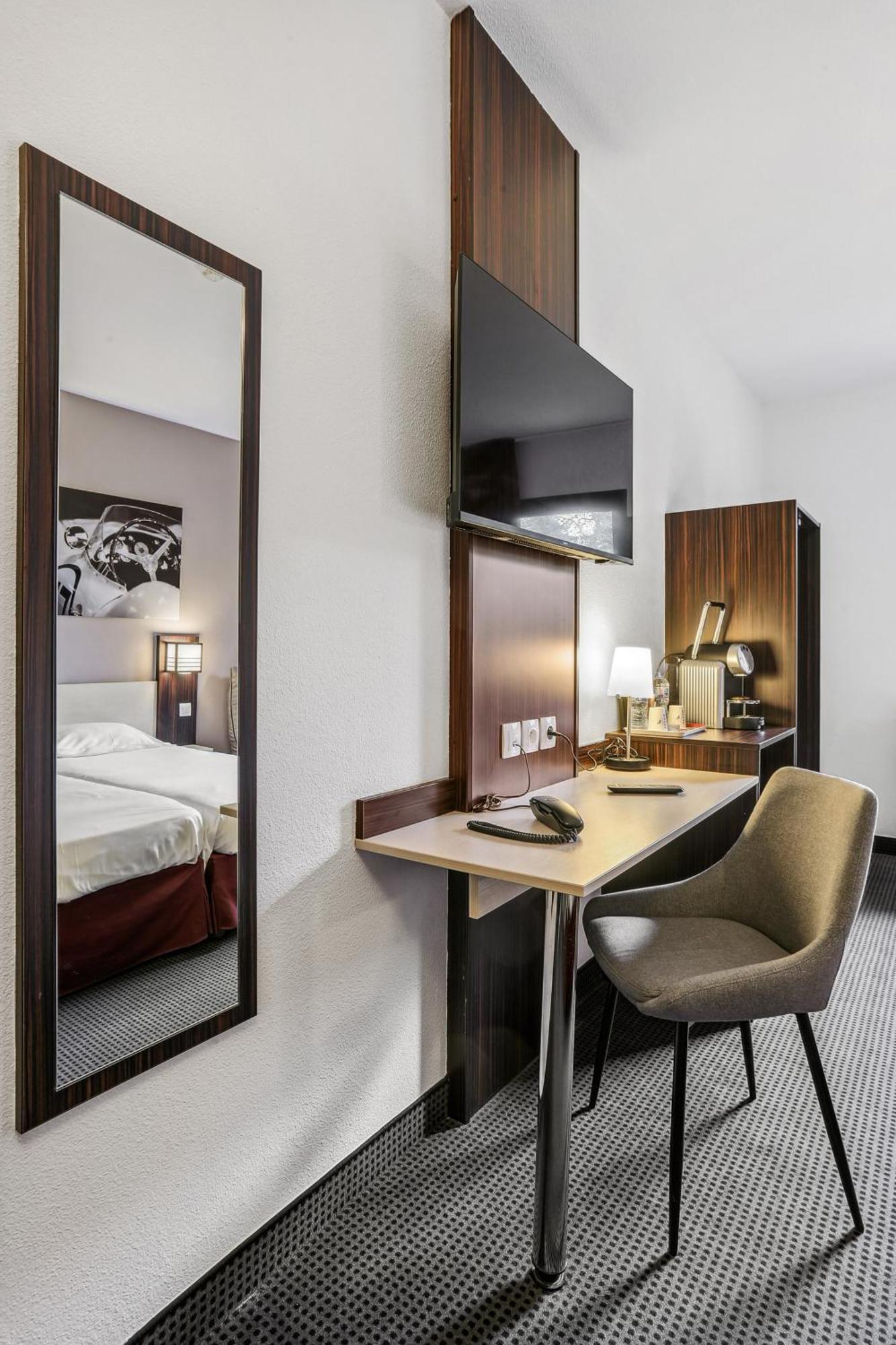 Hotel Akena La Ferte Bernard Cherre  ภายนอก รูปภาพ